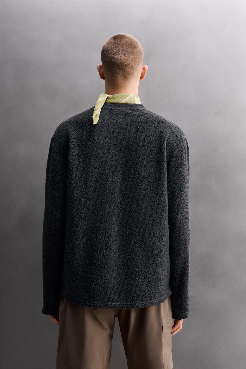 ТОЛСТОВКА ИЗ ФАКТУРНОЙ ТКАНИ С ШЕРСТЬЮ