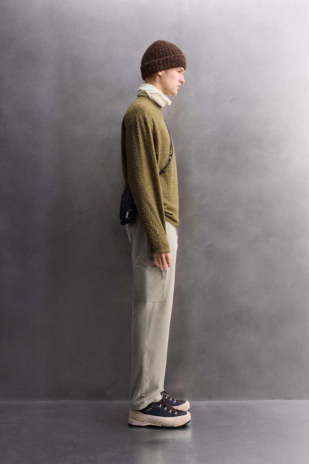 ТОЛСТОВКА ИЗ ФАКТУРНОЙ ТКАНИ С ШЕРСТЬЮ