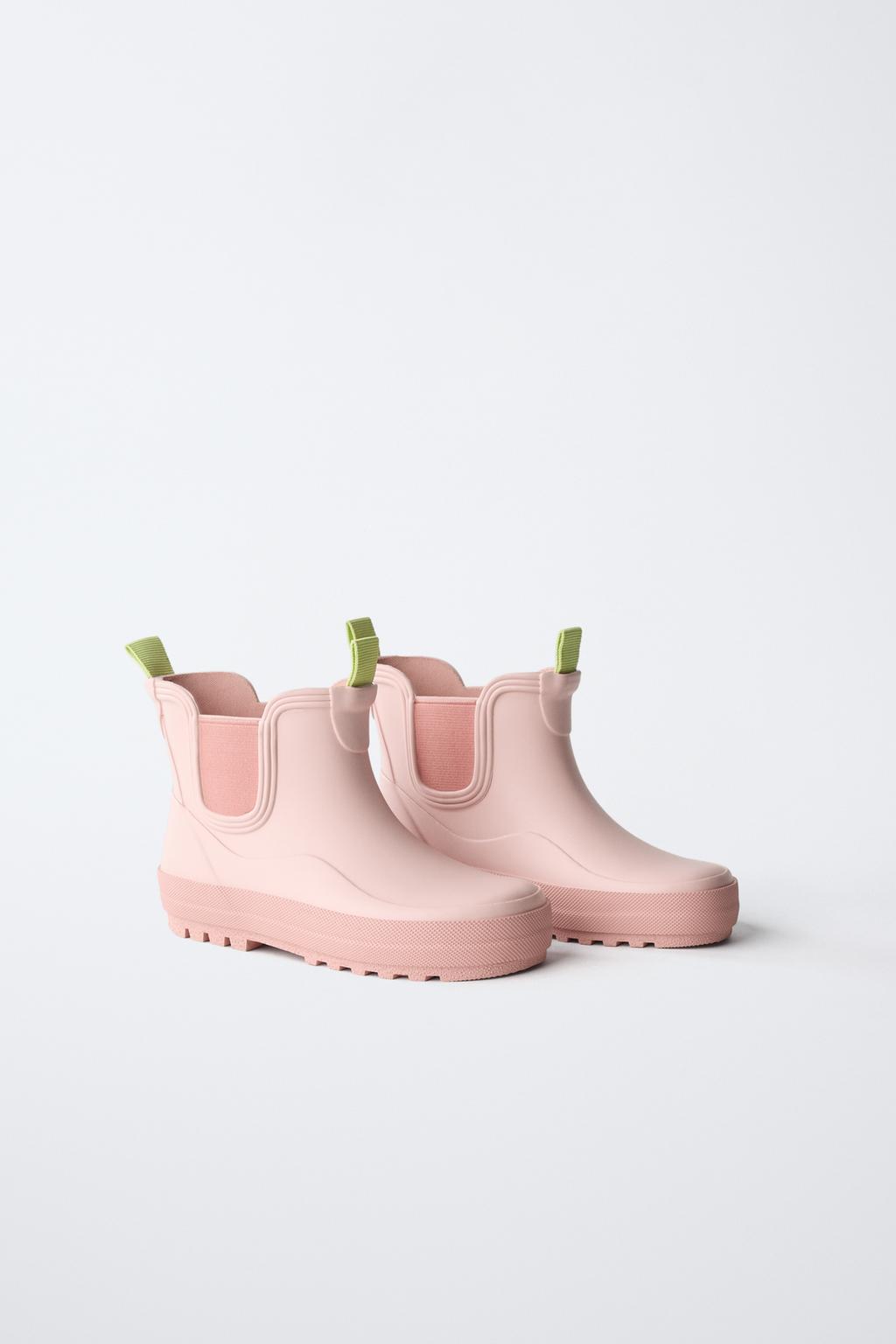 РЕЗИНОВЫЕ БОТИНКИ С ЭЛАСТИЧНЫМИ ВСТАВКАМИ