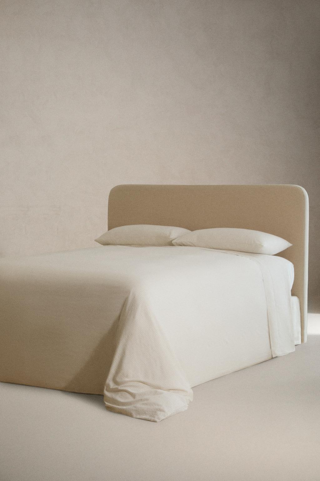 Декоративное покрывало из атласа (300 нитей)