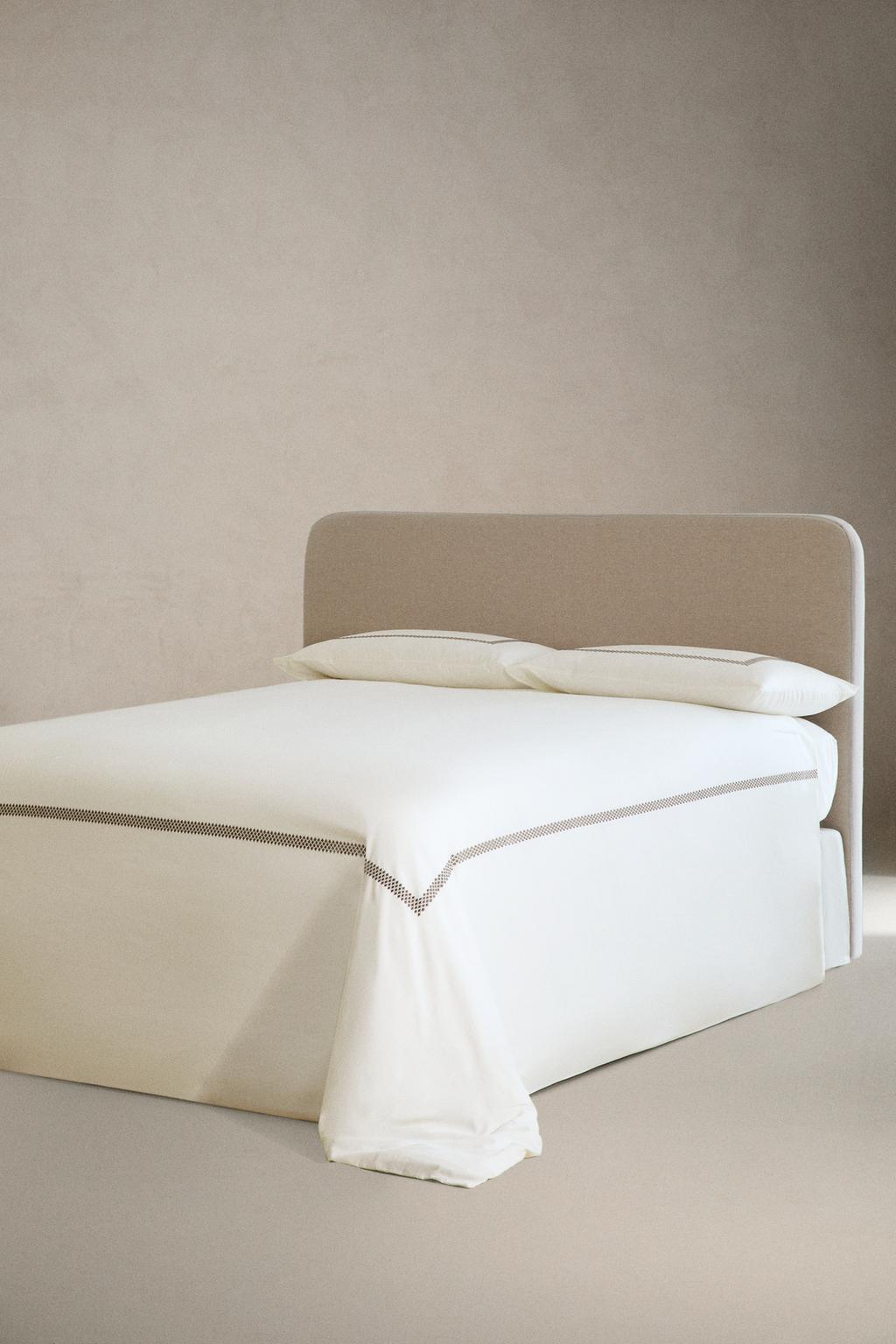 Двуспальный комплект из сатина с геометрической вышивкой