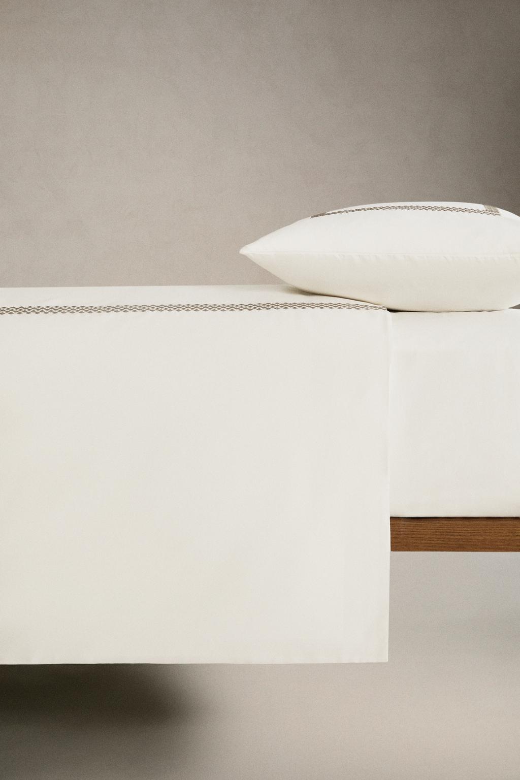 Двуспальный комплект из сатина с геометрической вышивкой