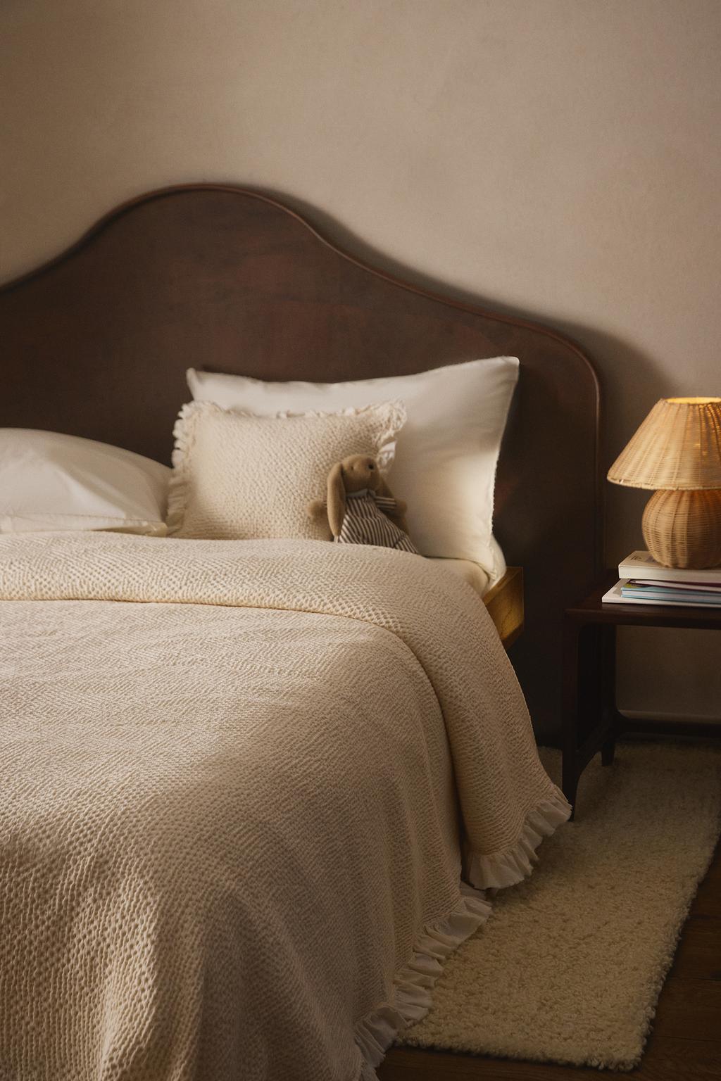 Детский мини покрывало с рельефным узором вафельной ткани и оборкой