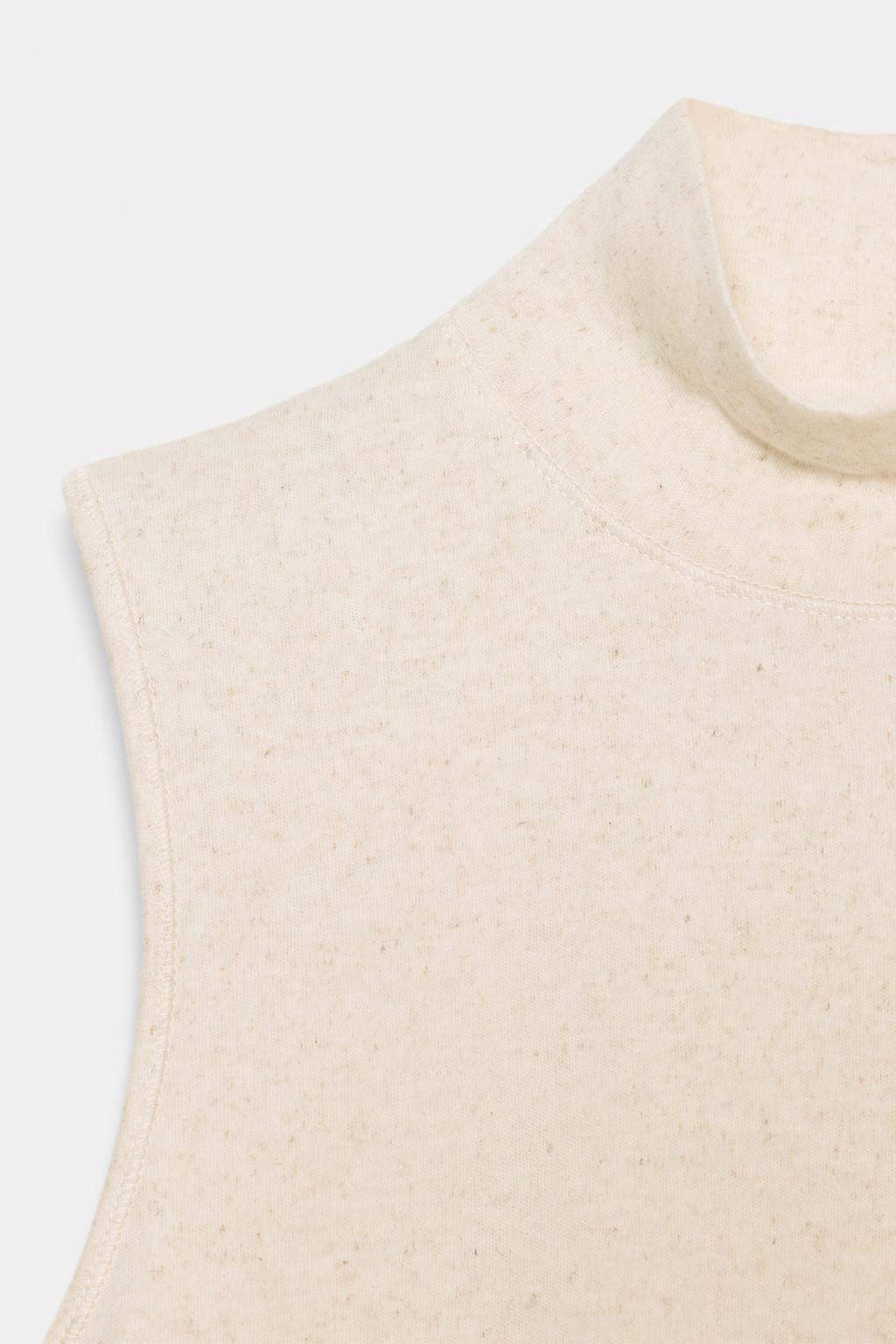 ФУТБОЛКА С ВОРОТНИКОМ-СТОЙКОЙ