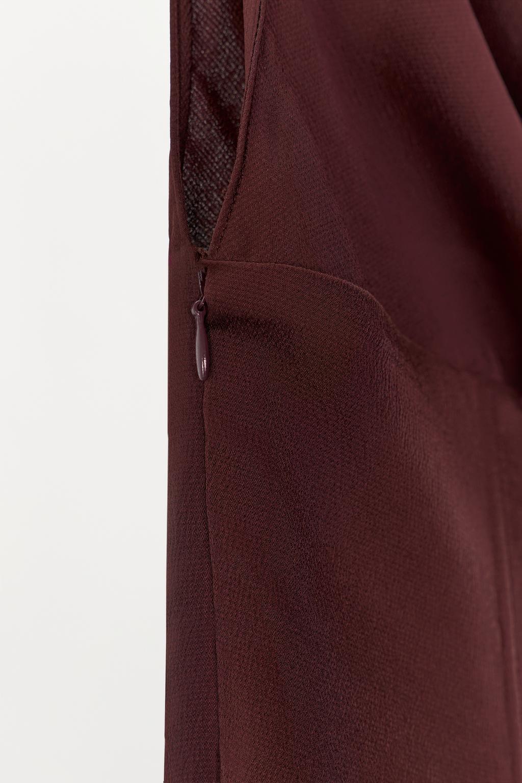 АТЛАСНОЕ ПЛАТЬЕ СО СБОРКАМИ