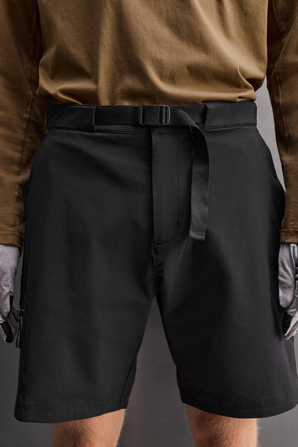 ШОРТЫ-КАРГО ИЗ ВЫСОКОТЕХНОЛОГИЧНОЙ ТКАНИ