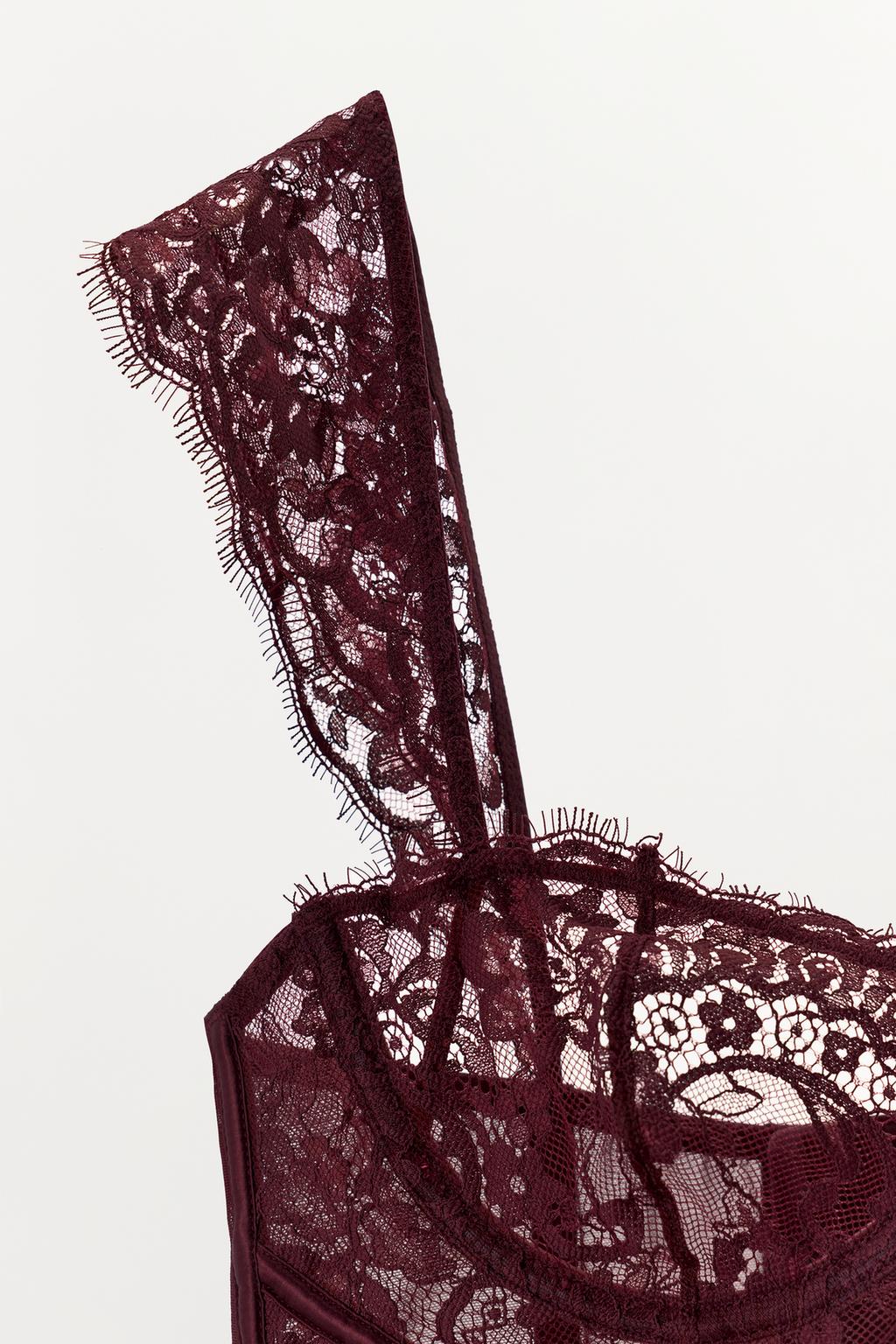 КРУЖЕВНОЙ БЮСТГАЛЬТЕР НА КОСТОЧКАХ