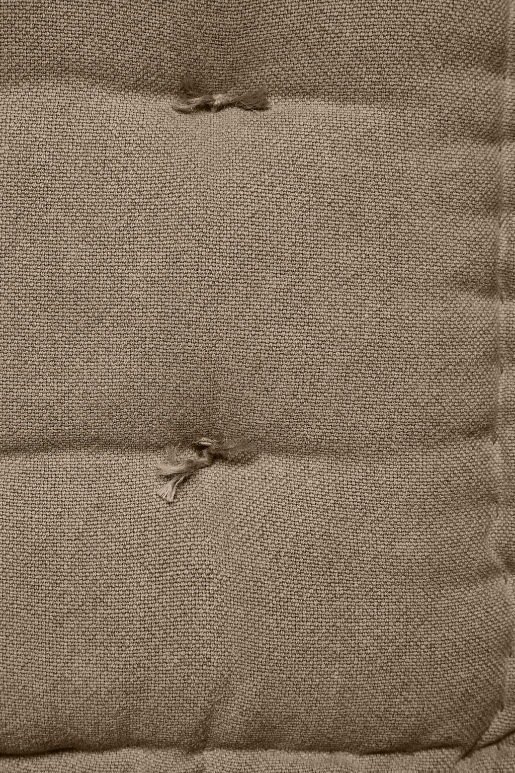 Подушка для сиденья с декоративным стежком