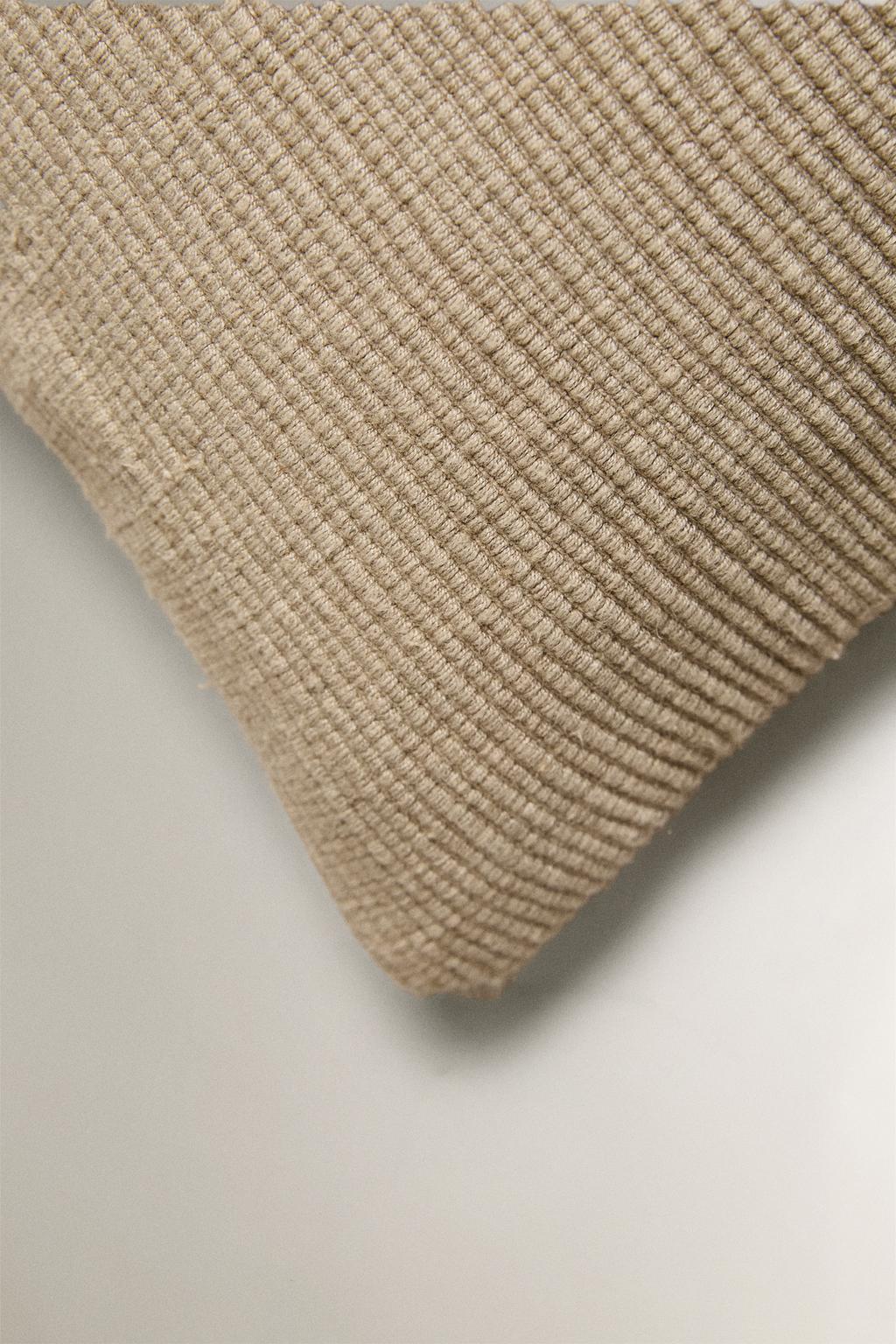 Чехол для декоративной подушки с тканевой отделкой