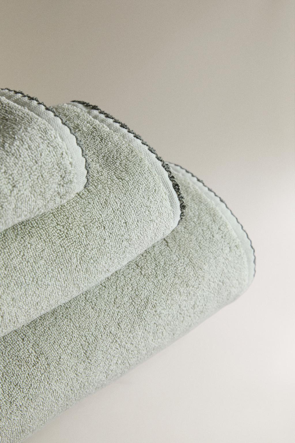 Полотенце для ванны с отделкой каймой