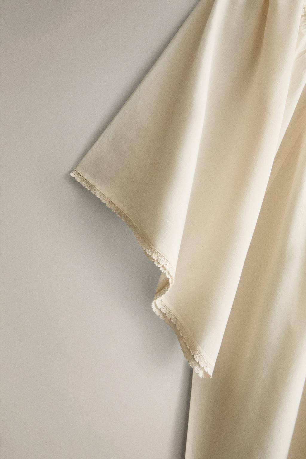 Ночная сорочка с кружевной отделкой на рукавах