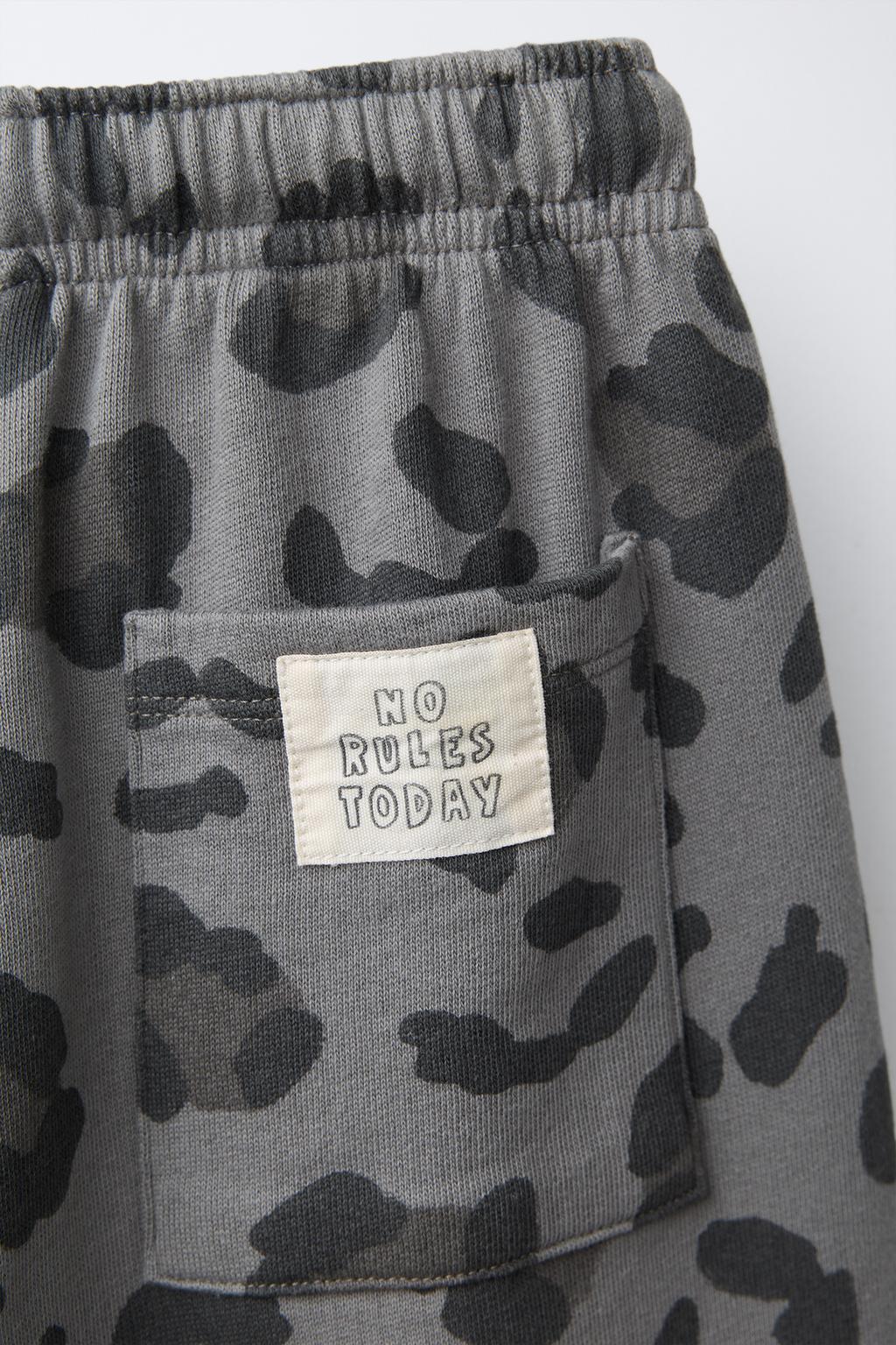 БРЮКИ STRAIGHT ИЗ МЯГКОЙ ТКАНИ С АНИМАЛИСТИЧЕСКИМ ПРИНТОМ