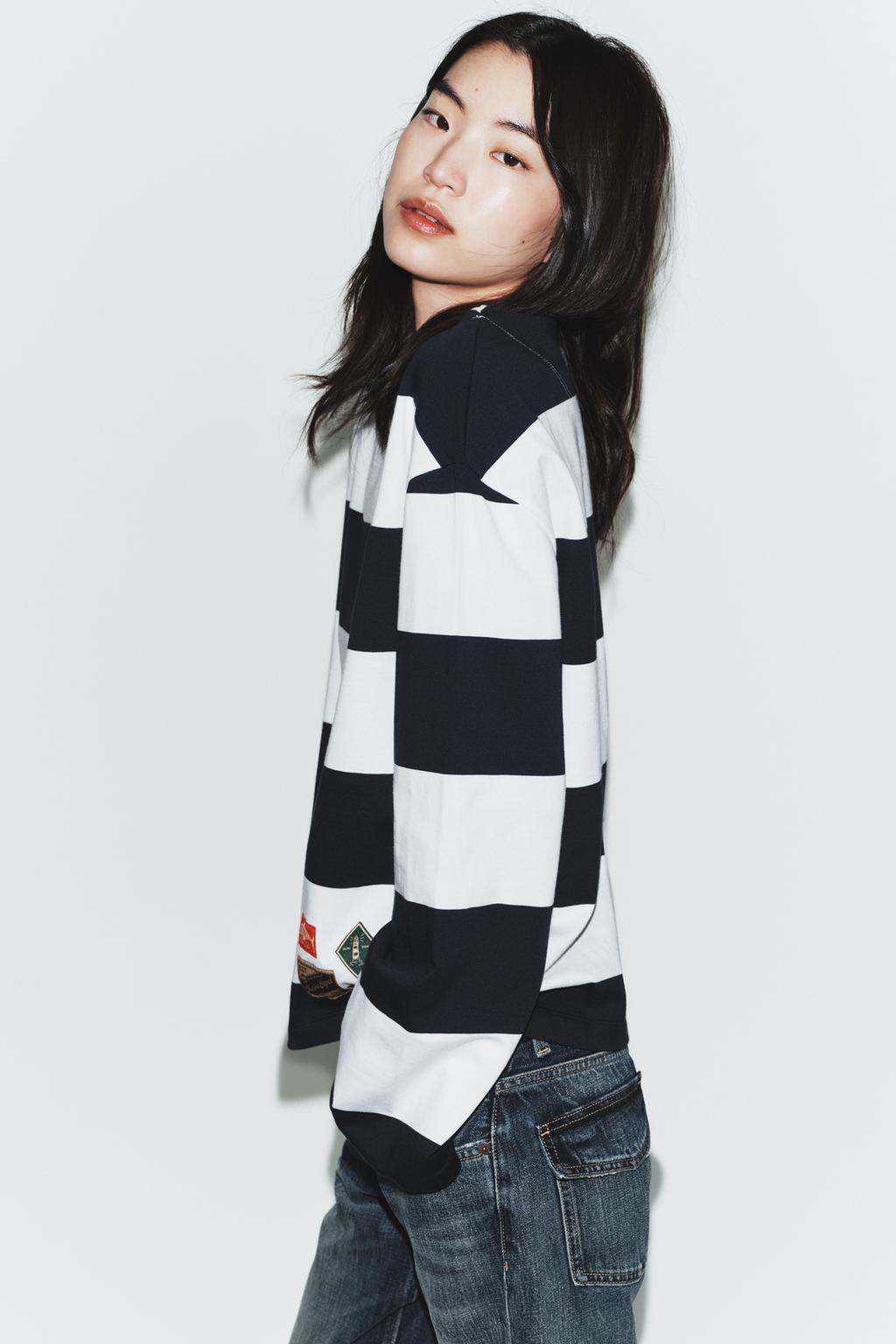 ФУТБОЛКА В ПОЛОСКУ С НАШИВКАМИ