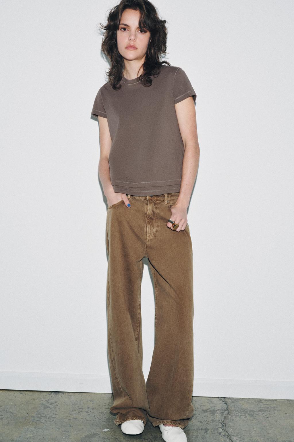 ФУТБОЛКА С КОРОТКИМИ РУКАВАМИ И ЭФФЕКТОМ ДВОЙНОГО НИЗА