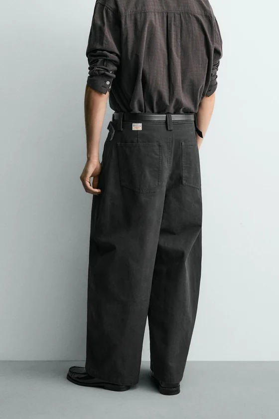 БРЮКИ RELAXED FIT С ИЗМЕНЕННОЙ ЛИНИЕЙ ШВА