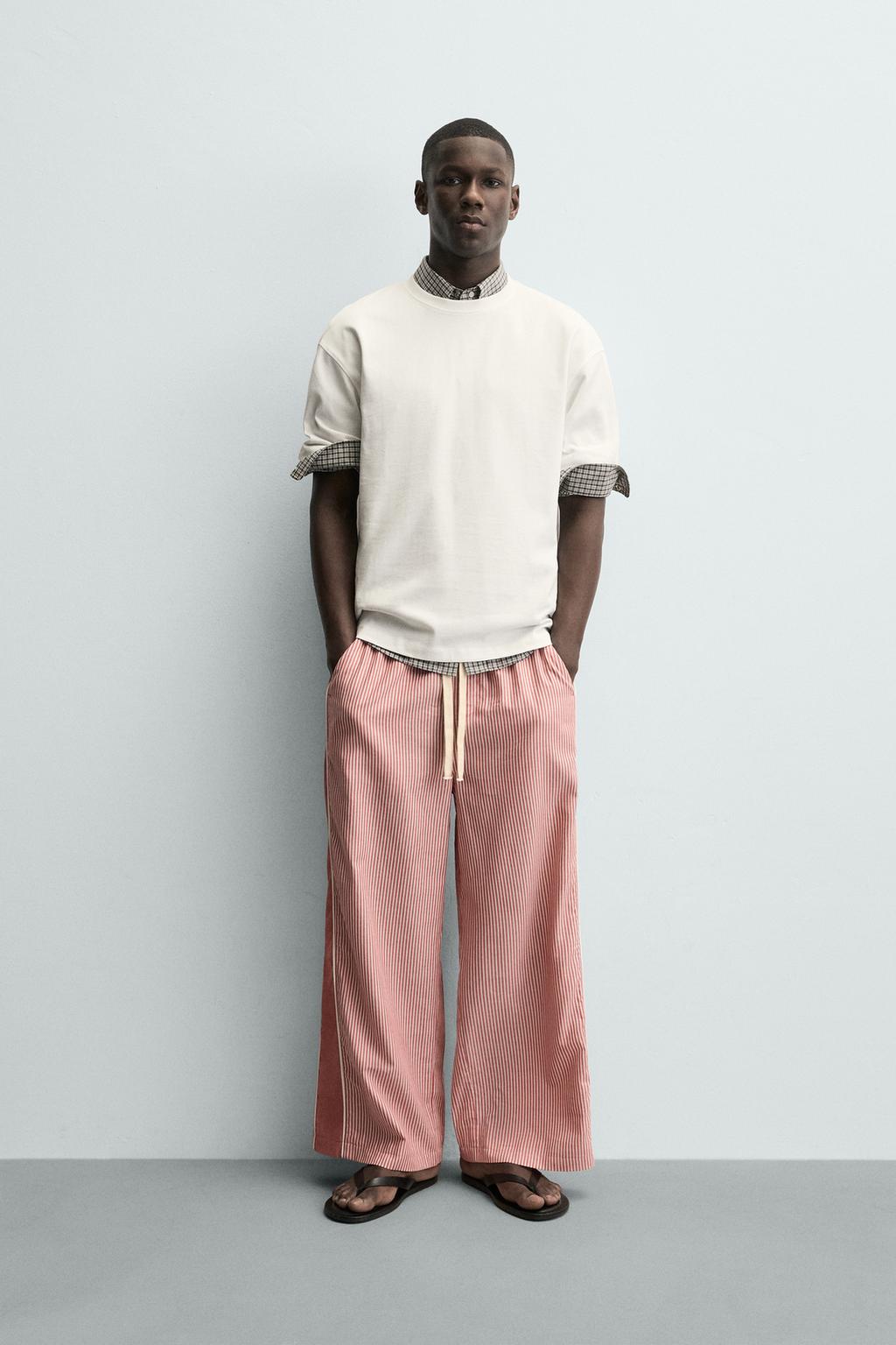 БРЮКИ В ПОЛОСКУ С КОНТРАСТНЫМИ ЛАМПАСАМИ