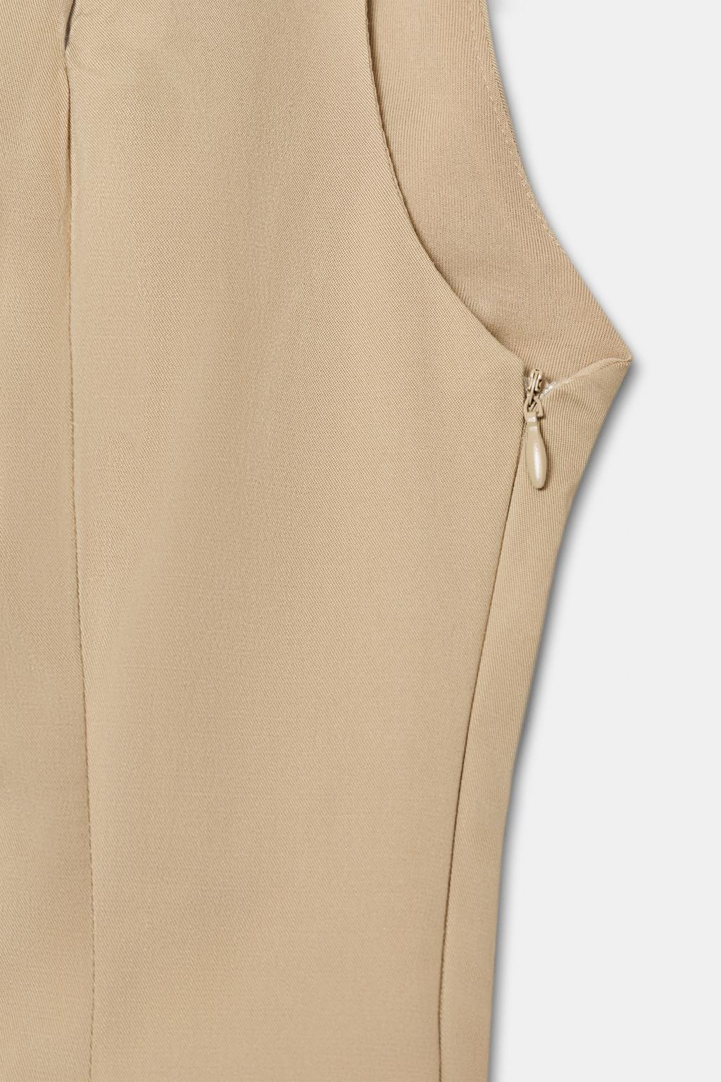 ЭЛАСТИЧНЫЙ ТОП С ПУГОВИЦАМИ