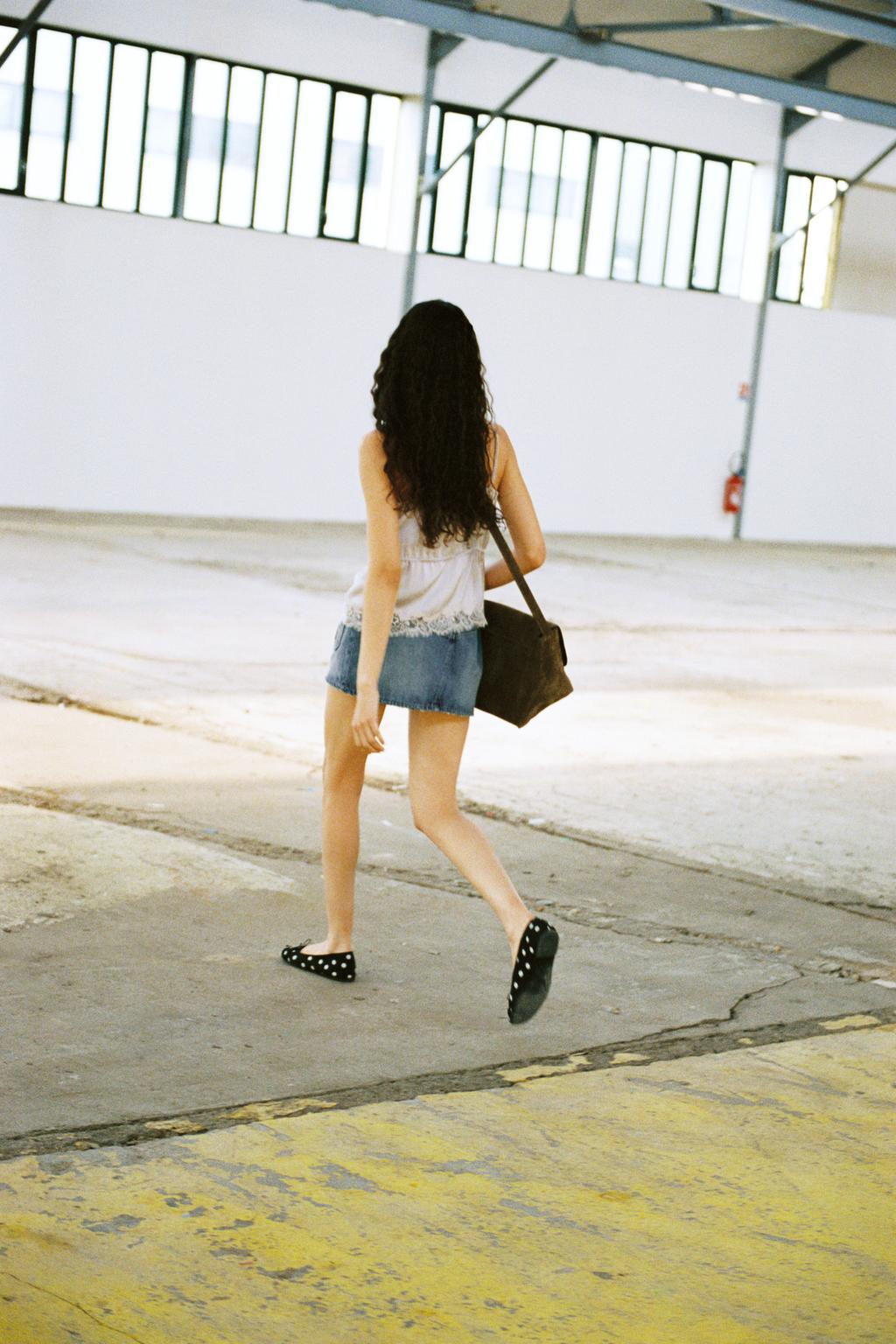 АТЛАСНЫЙ ТОП С КРУЖЕВОМ