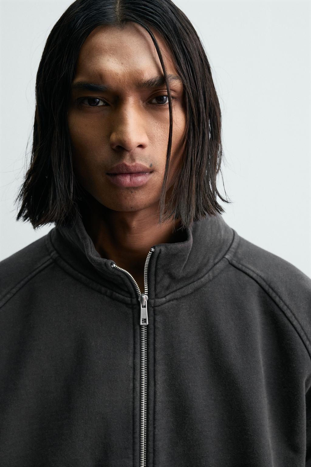 ТОЛСТОВКА СВОБОДНОГО КРОЯ С ЭФФЕКТОМ ПОТЕРТОСТИ