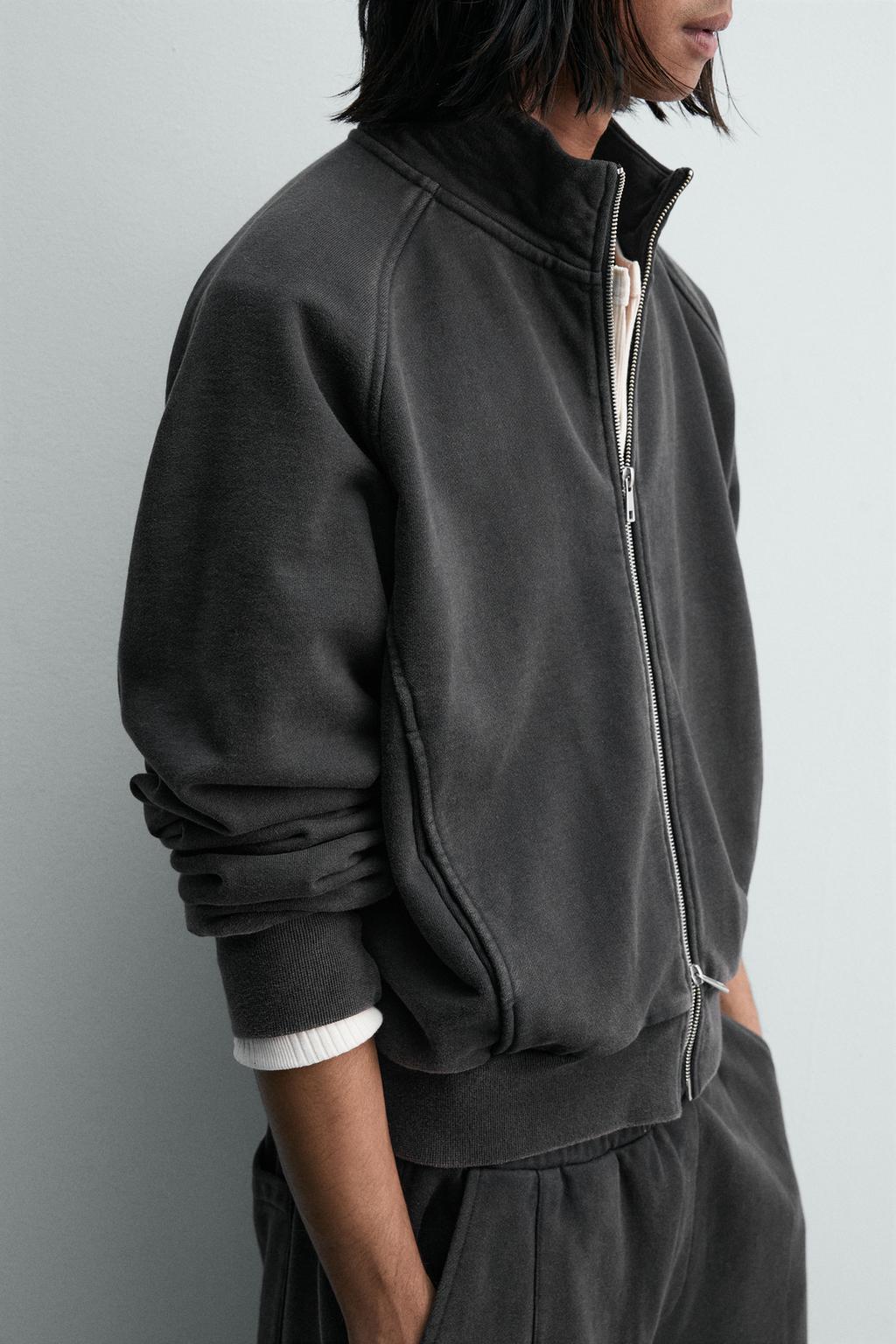 ТОЛСТОВКА СВОБОДНОГО КРОЯ С ЭФФЕКТОМ ПОТЕРТОСТИ