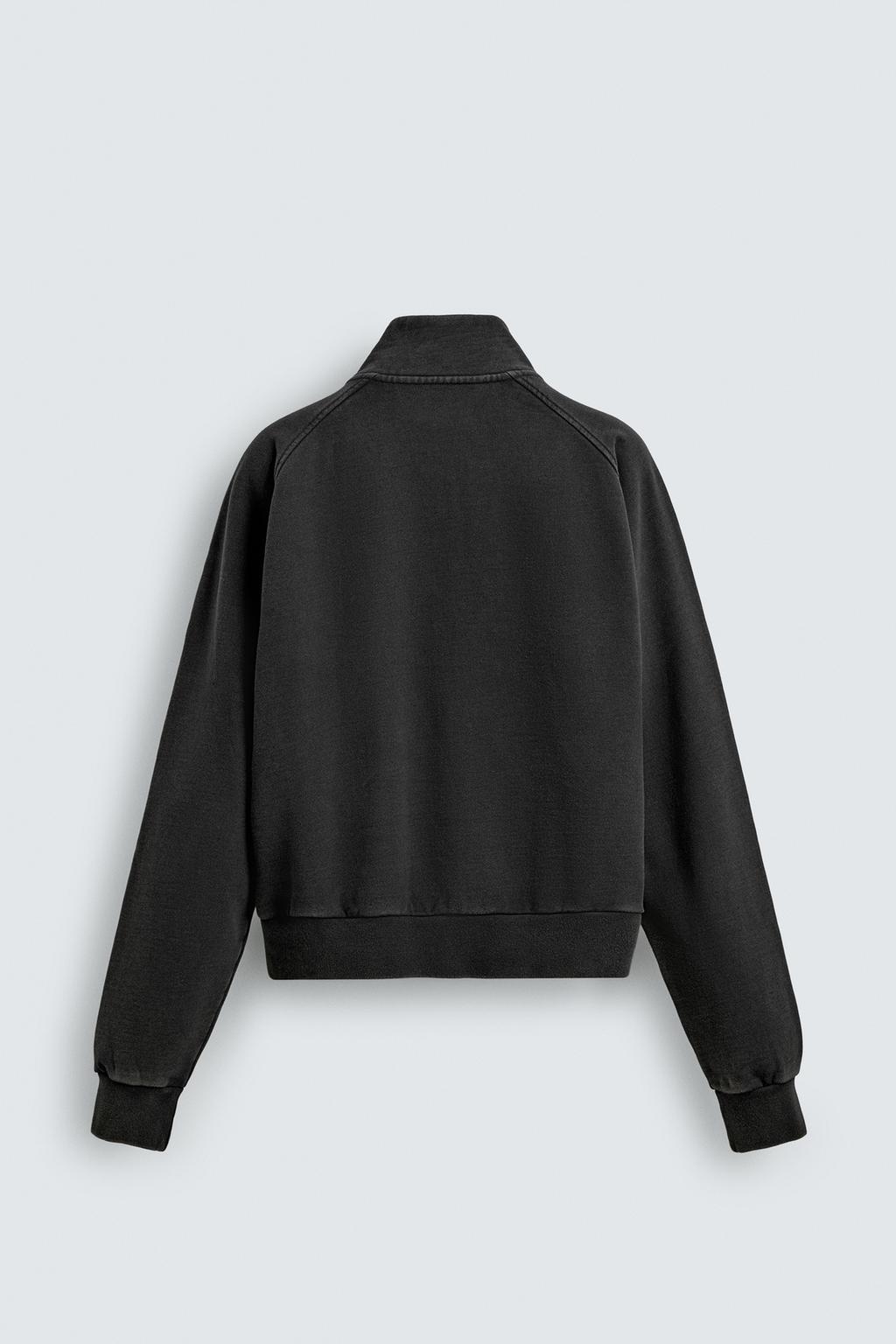 ТОЛСТОВКА СВОБОДНОГО КРОЯ С ЭФФЕКТОМ ПОТЕРТОСТИ