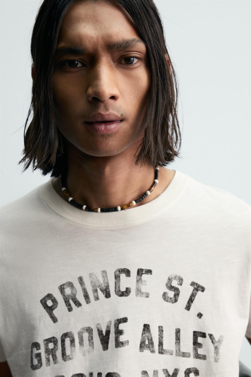 ФУТБОЛКА СВОБОДНОГО КРОЯ С ЭФФЕКТОМ ПОТЕРТОСТИ