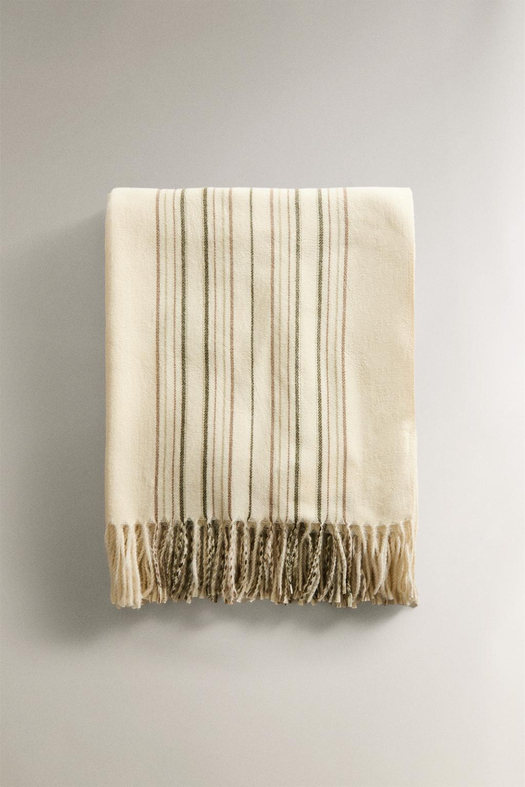 Мягкое плед с полосками