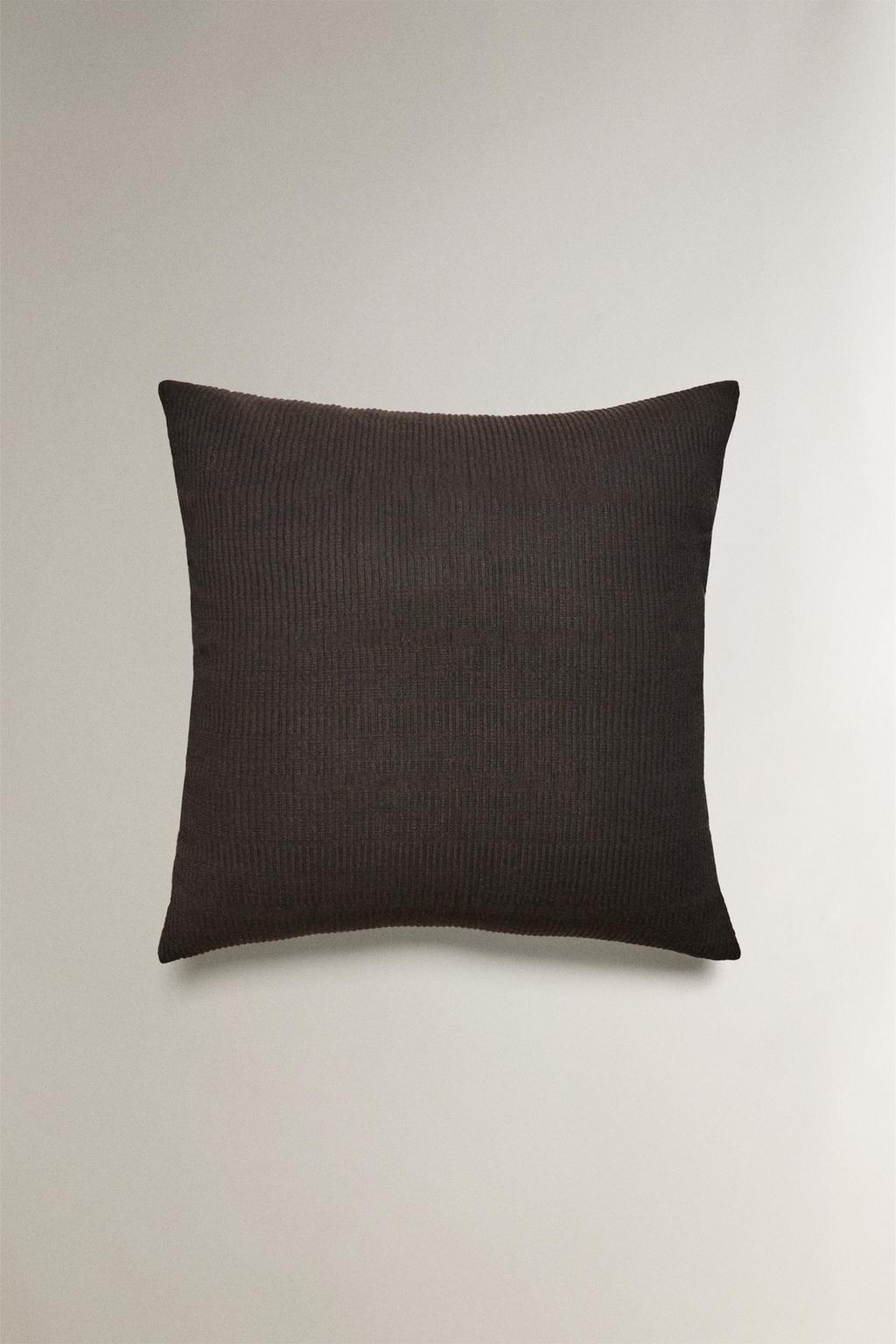 Чехол для подушки с объемным стежком