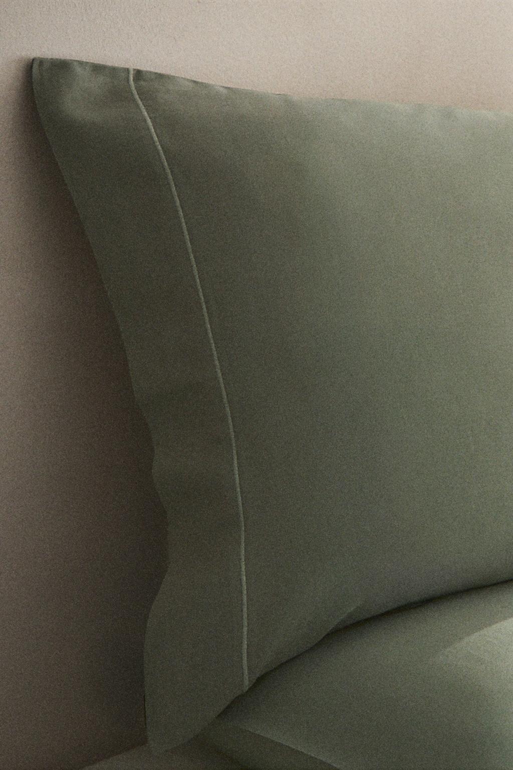 Наволочка из сатина с отделкой (300 нитей)