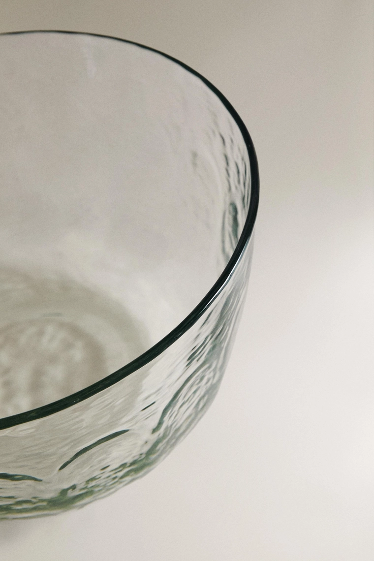 Стеклянная салатница с молотковым эффектом