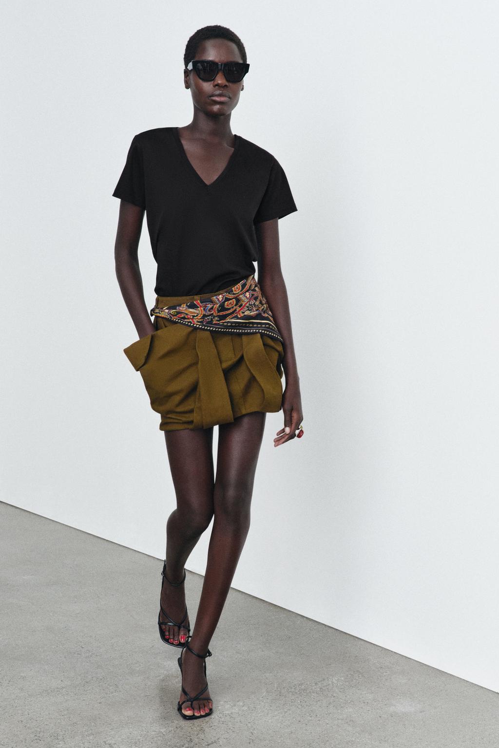 ФУТБОЛКА INTERLOCK С V-ОБРАЗНЫМ ВЫРЕЗОМ