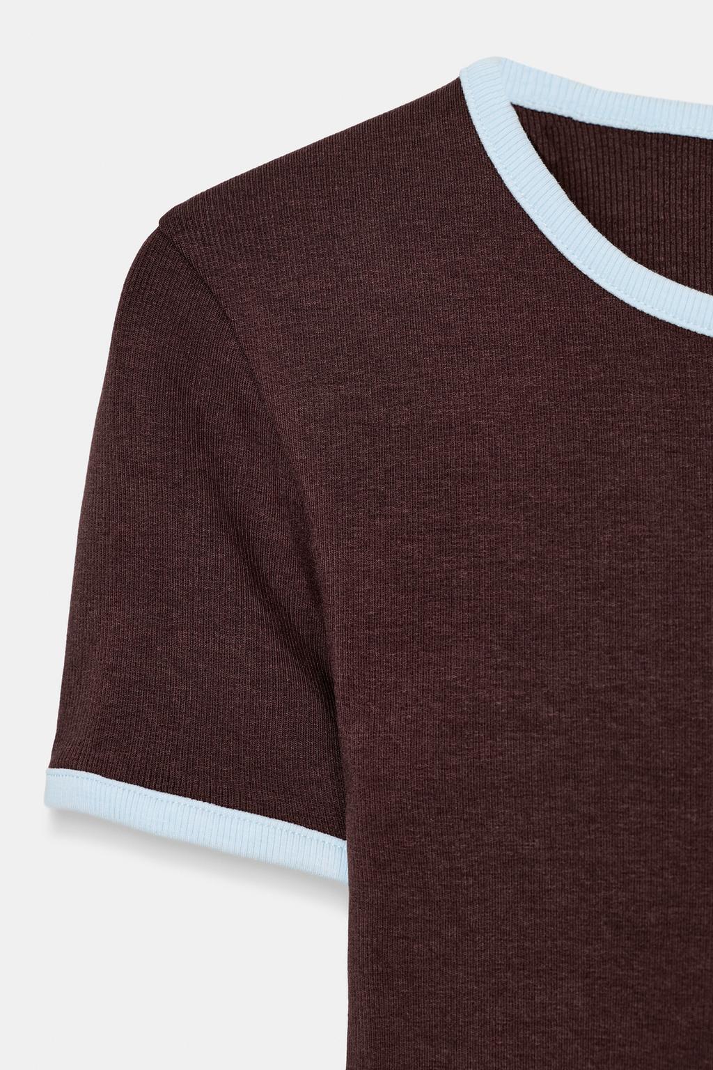 ФУТБОЛКА С КОНТРАСТНЫМИ ДЕТАЛЯМИ