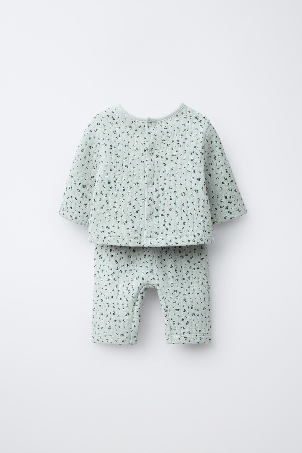 КОМПЛЕКТ ИЗ ЖАКЕТА, ФУТБОЛКИ 2 В 1 И БРЮК С ЦВЕТОЧНЫМ ПРИНТОМ