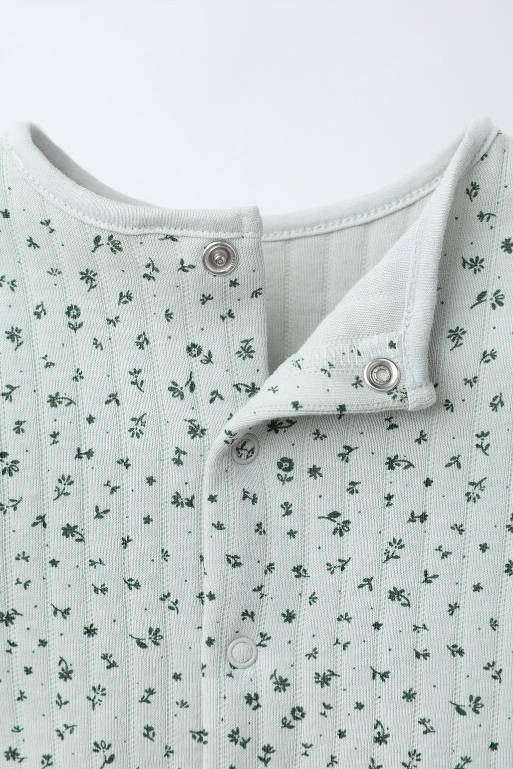 КОМПЛЕКТ ИЗ ЖАКЕТА, ФУТБОЛКИ 2 В 1 И БРЮК С ЦВЕТОЧНЫМ ПРИНТОМ