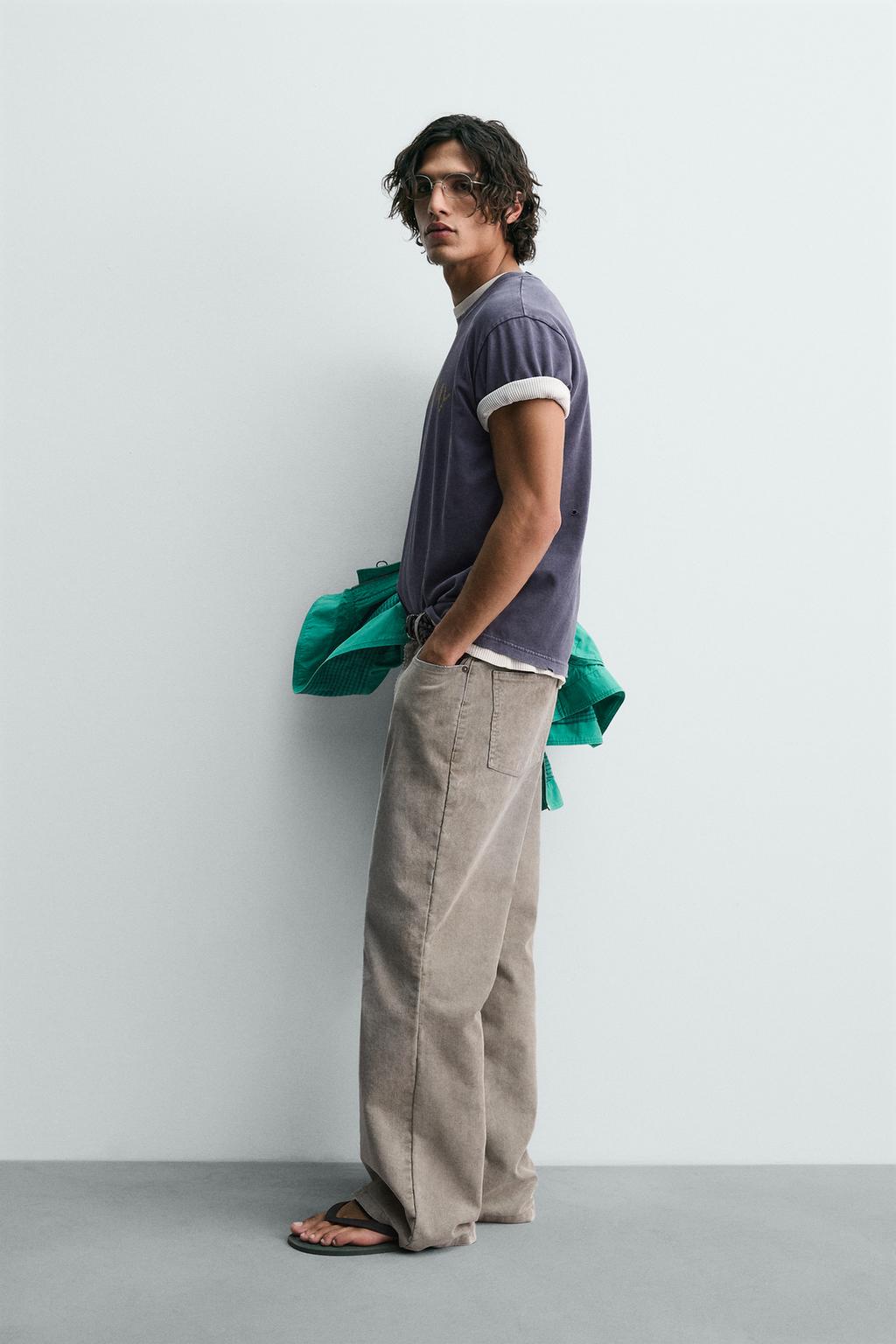 ФУТБОЛКА ИЗ ТКАНИ С ЭФФЕКТОМ ПОТЕРТОСТИ С ПРИНТОМ-НОМЕРОМ