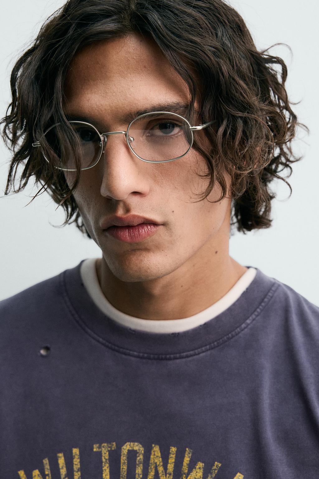 ФУТБОЛКА ИЗ ТКАНИ С ЭФФЕКТОМ ПОТЕРТОСТИ С ПРИНТОМ-НОМЕРОМ