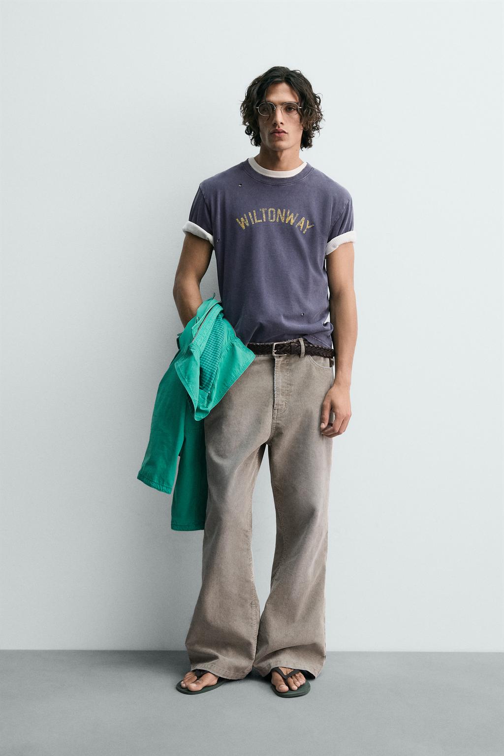 ФУТБОЛКА ИЗ ТКАНИ С ЭФФЕКТОМ ПОТЕРТОСТИ С ПРИНТОМ-НОМЕРОМ