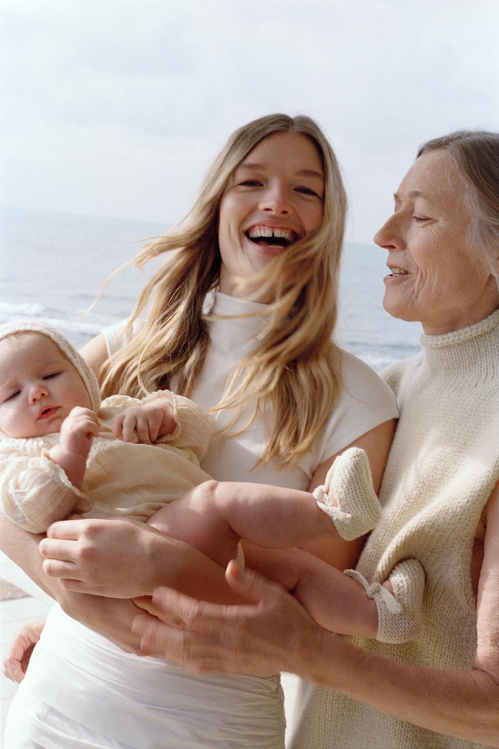 ВЯЗАНЫЙ ЧЕПЧИК АЖУРНОЙ ВЯЗКИ