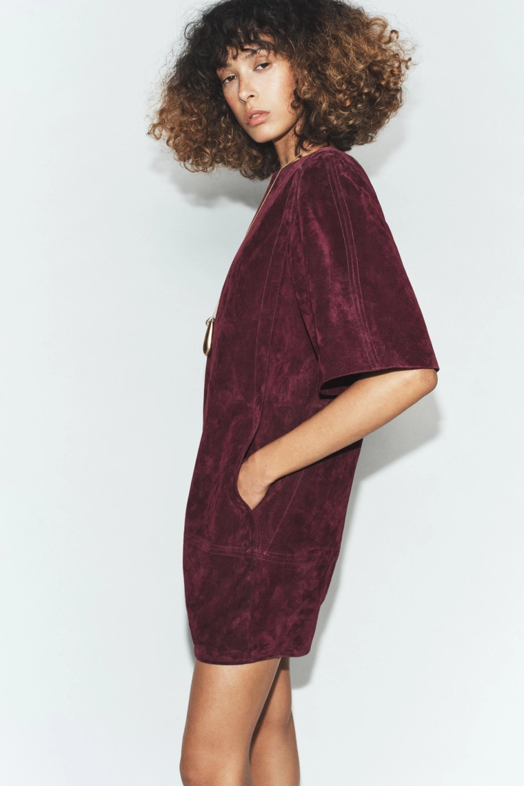 Короткое платье из замши на 100% кожаном