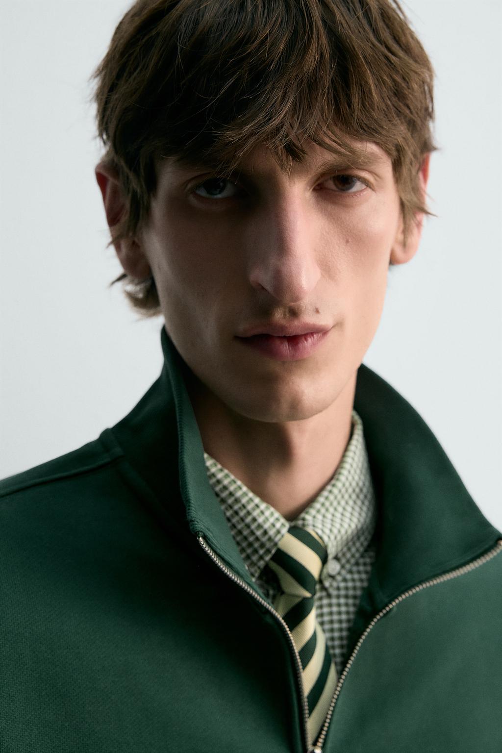 ТОЛСТОВКА КЛАССИЧЕСКОГО КРОЯ С ВОРОТНИКОМ НА МОЛНИИ