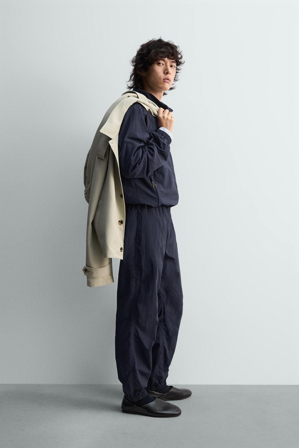 ЛЕГКАЯ КУРТКА ИЗ ВЫСОКОТЕХНОЛОГИЧНОЙ ТКАНИ LIMITED EDITION