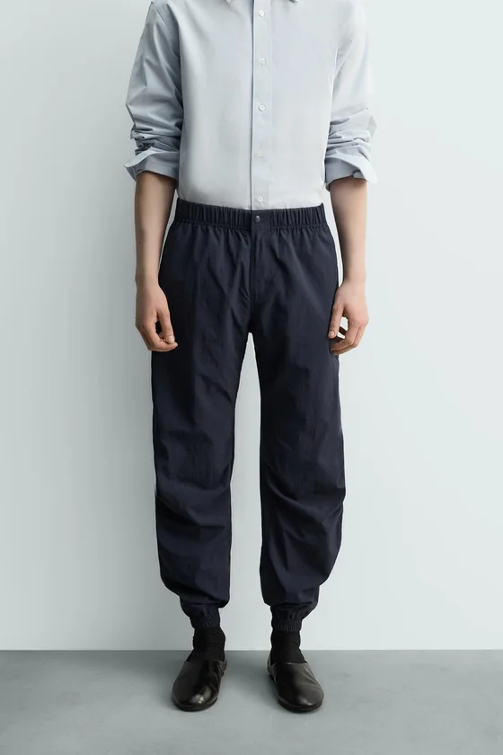 БРЮКИ RELAXED FIT ИЗ ВЫСОКОТЕХНОЛОГИЧНОЙ ТКАНИ LIMITED EDITION