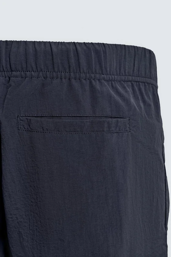 БРЮКИ RELAXED FIT ИЗ ВЫСОКОТЕХНОЛОГИЧНОЙ ТКАНИ LIMITED EDITION
