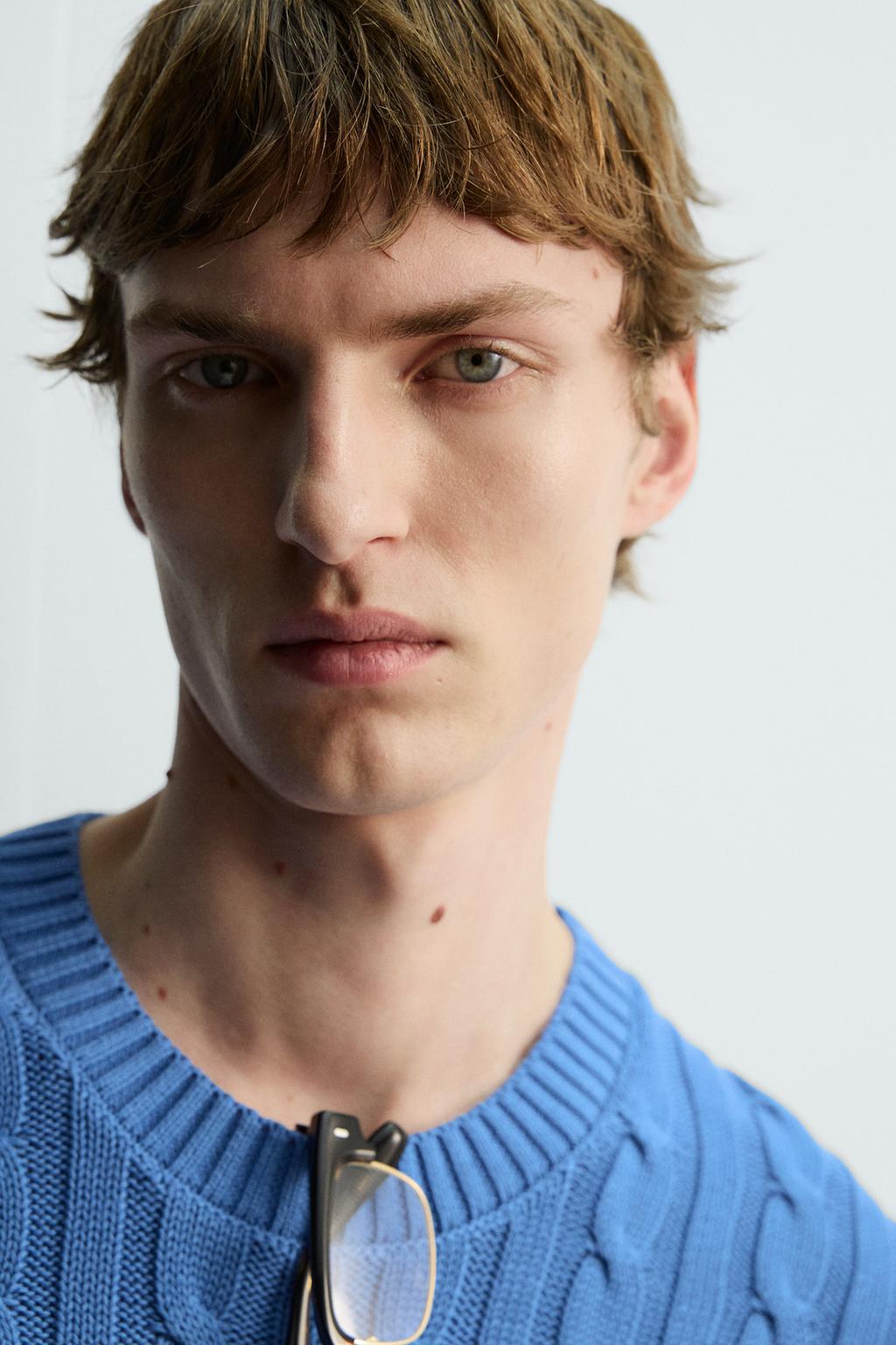 СВИТЕР С УЗОРОМ «КОСЫ»