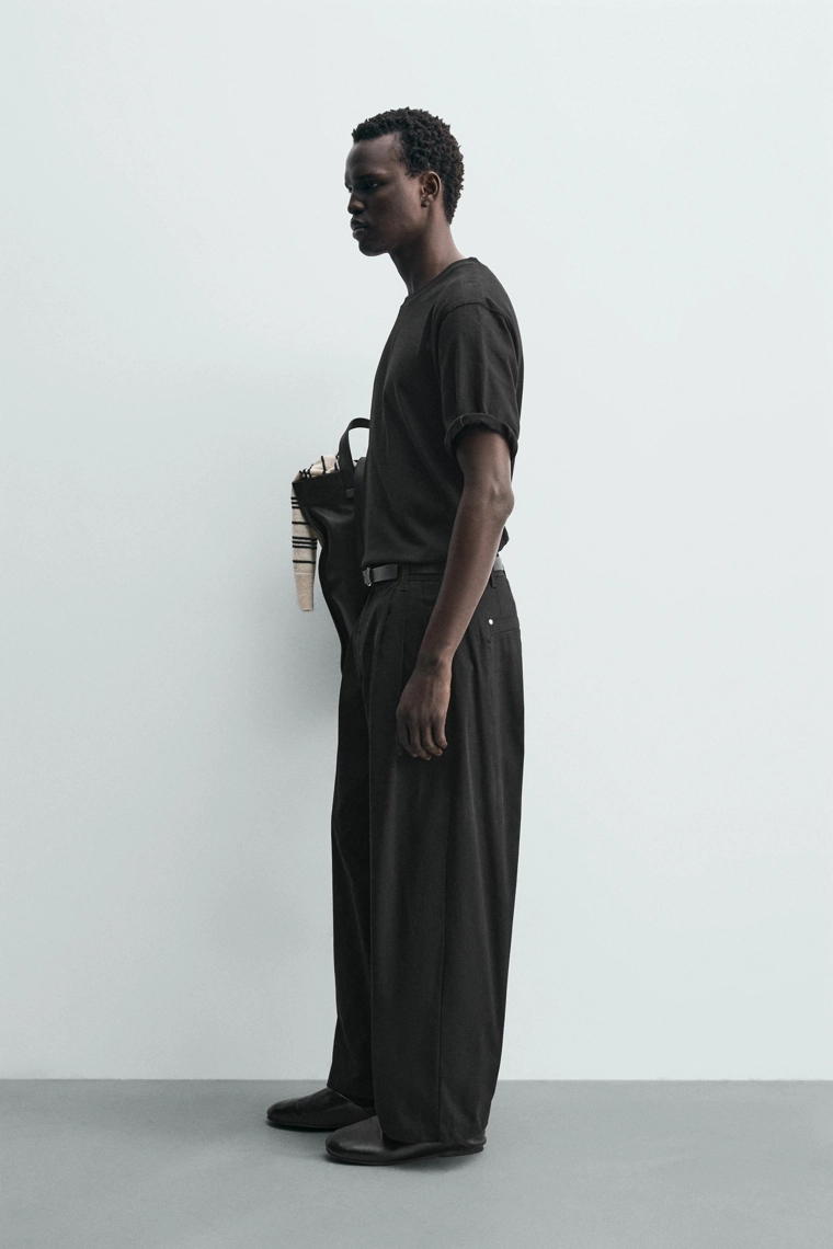 Широкие брюки с защипами