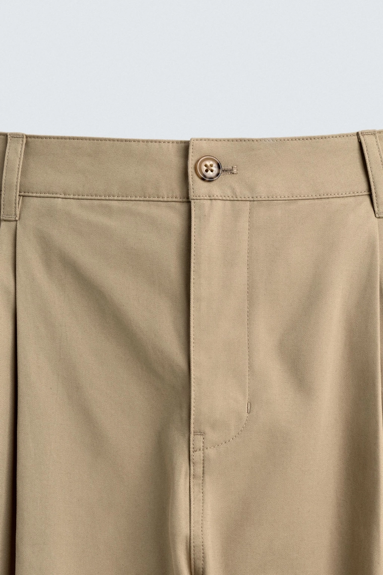 Широкие брюки с защипами