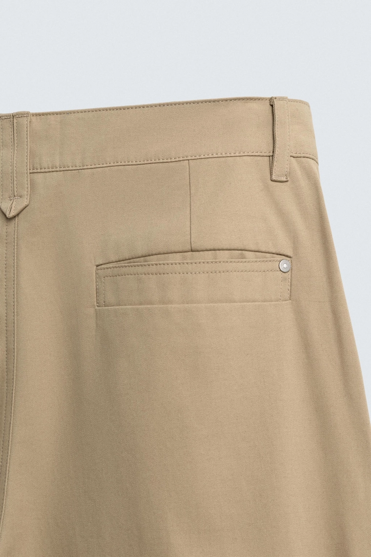 Широкие брюки с защипами