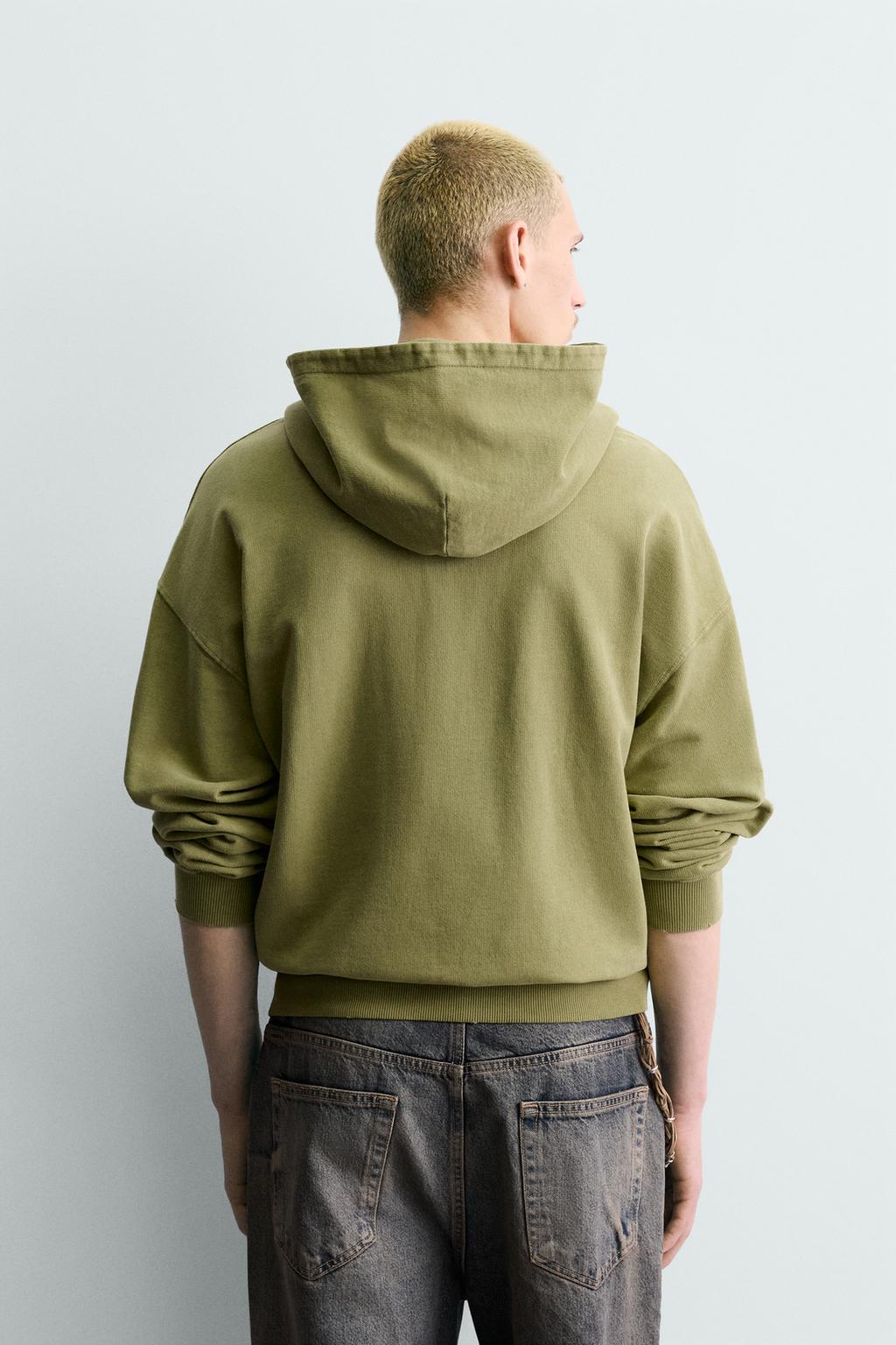 ТОЛСТОВКА С ЭФФЕКТОМ ПОТЕРТОСТИ И НАДПИСЬЮ