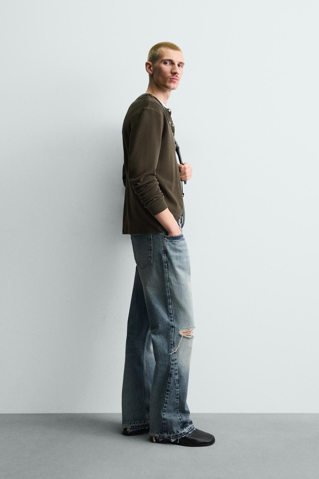 РАСКЛЕШЕННЫЕ ДЖИНСЫ С РАЗРЕЗАМИ