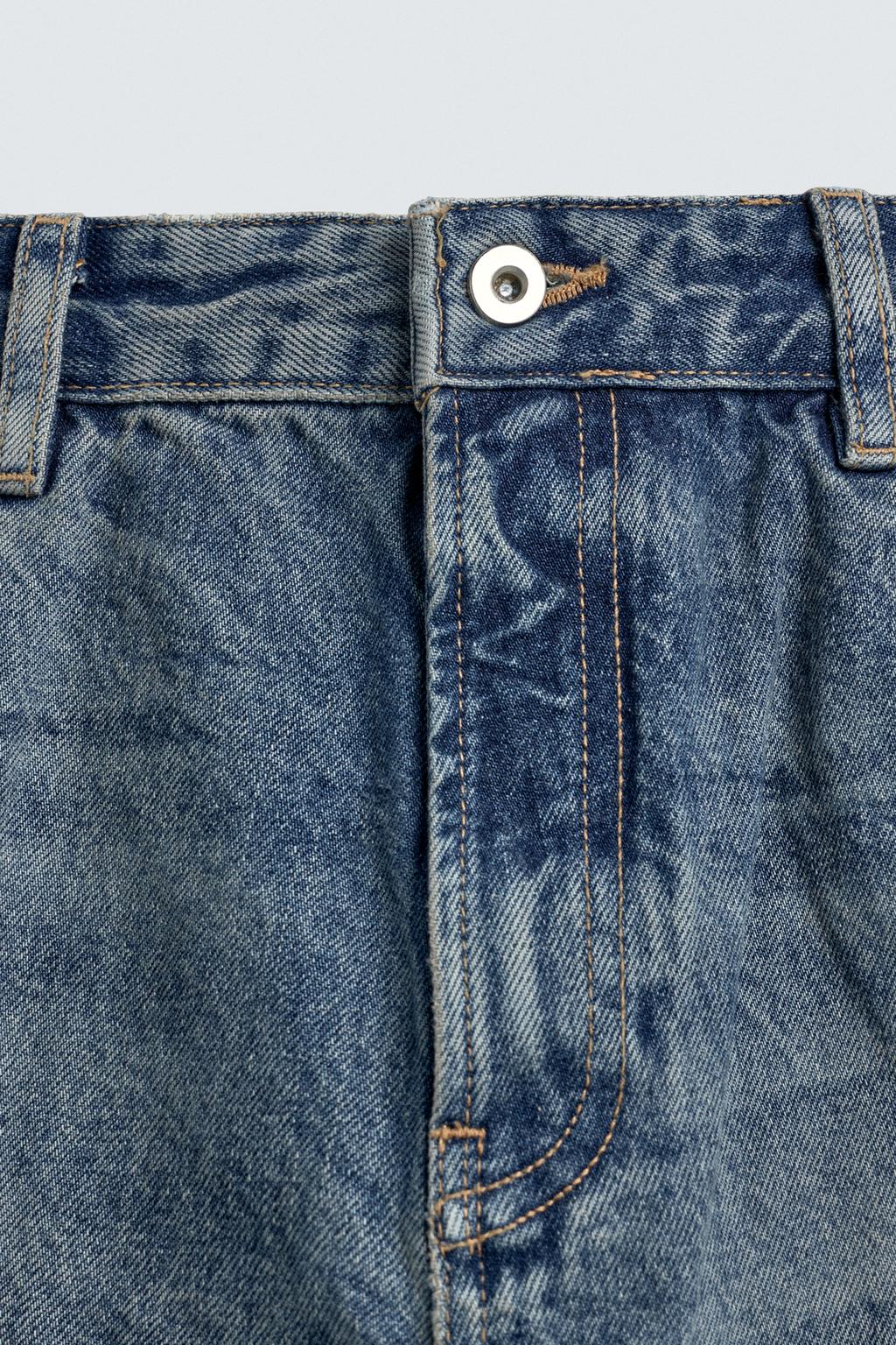 РАСКЛЕШЕННЫЕ ДЖИНСЫ С РАЗРЕЗАМИ